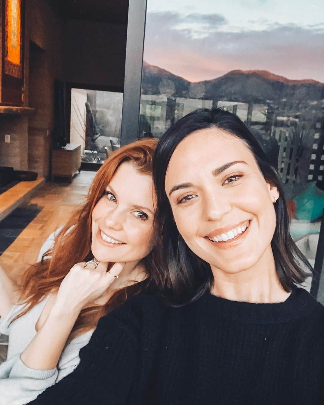 ジョアンナ・ガルシアさんのインスタグラム写真 - (ジョアンナ・ガルシアInstagram)「Find a friend who lifts you up, always makes you laugh, keeps it real, and orders a tequila in the airport bar before a 7am flight with you. Never let her go. Tell her how much you love her. @odetteannable Happy Birthday! I love you so much! ❤️❤️❤️❤️」5月11日 6時20分 - jogarciaswisher