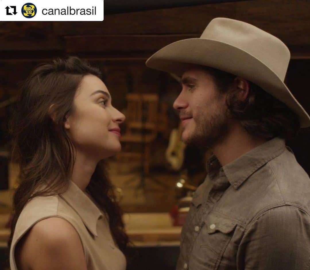 Thaila Ayalaさんのインスタグラム写真 - (Thaila AyalaInstagram)「Pra quem quer curtir essa sexta no sofá! ❤️ #Repost @canalbrasil ・・・ #CoraçãoDeCowboy narra a história de Lucca, um compositor sertanejo que retorna às origens em busca de autenticidade e reconexão. Assista hoje, às 20h15, pela TV, e quando quiser pelo NOW 🤠」5月11日 6時30分 - thailaayala