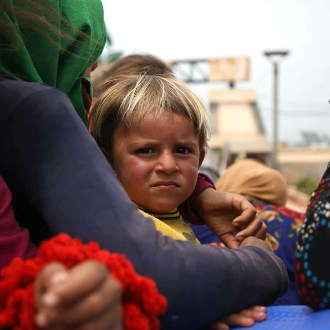 unicefさんのインスタグラム写真 - (unicefInstagram)「During the past two weeks, escalating violence in northwest Syria has reportedly forced 150,000 people to flee their homes in Aleppo and Idlib.  Health facilities and schools have also reportedly been hit.  #ChildrenUnderAttack © UNICEF/UN0309711/Watad」5月11日 6時30分 - unicef