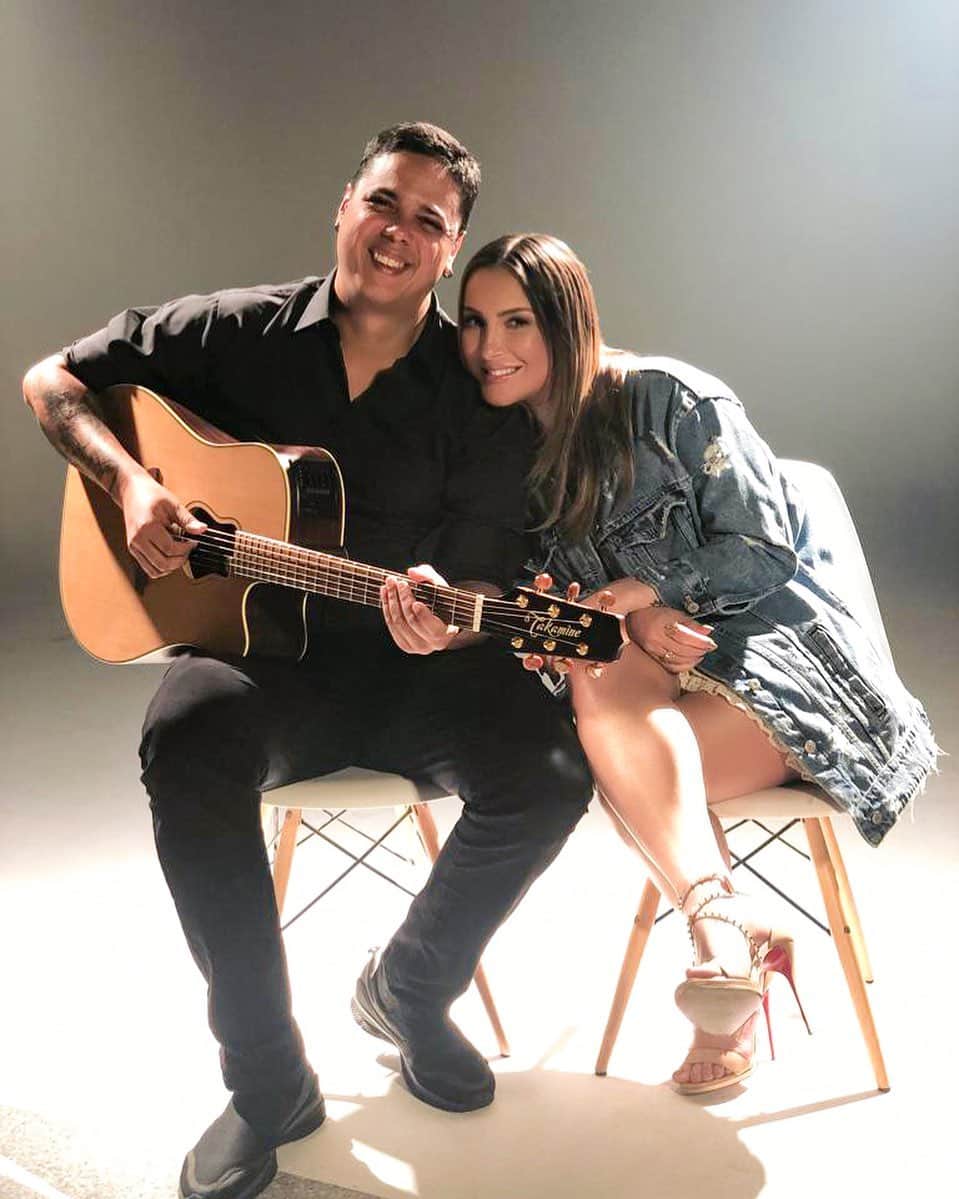 Claudia Leitteのインスタグラム：「Nesse fim de semana das mães, uma surpresa linda vai tocar o seu coração. Uma surpresa cheia de AMOR 🥰🤰♥️🤱」