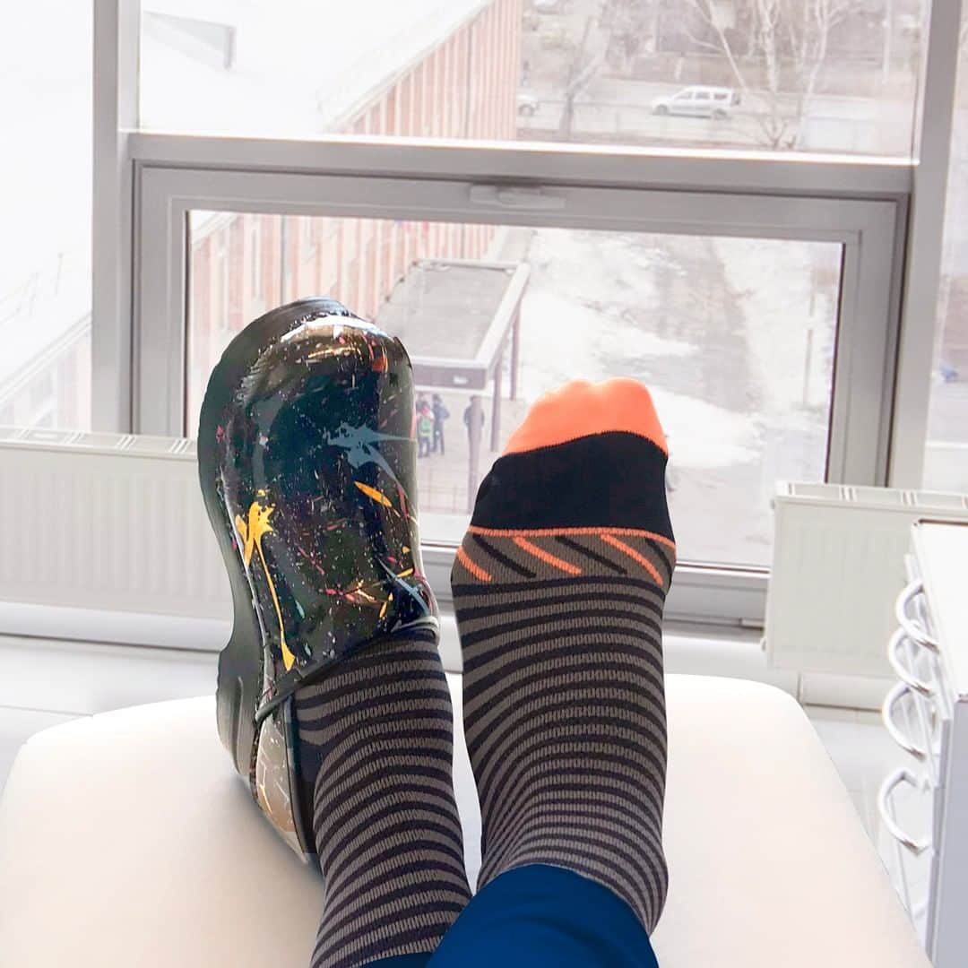 ダンスコのインスタグラム：「Did someone say Nurses Week...? To all you hardworking nurses out there, we appreciate you and even more, we love seeing the crazy socks you wear with our shoes. For a chance to win a new pair of clogs and a pair of Lily Trotters compression socks, enter below. Check back each day of Nurses Week for another chance to win. How to Enter:  1) Follow @dansko  2) Tag a nurse in the comments.  If you love the socks in our posts this week, be sure to follow @lilytrotters .  Giveaway Rules:  Giveaway runs 05/07/19 at 6:00 PM EST - 05/10/19 at 11:59 PM EST. No purchase necessary. One winner will be randomly selected and notified via DM. Winner will receive one pair of the color splash patent Professional Dansko® clogs and one pair of Lily Trotters socks with a total estimated retail value of $150. Giveaway not associated with Instagram. Full terms and conditions.」
