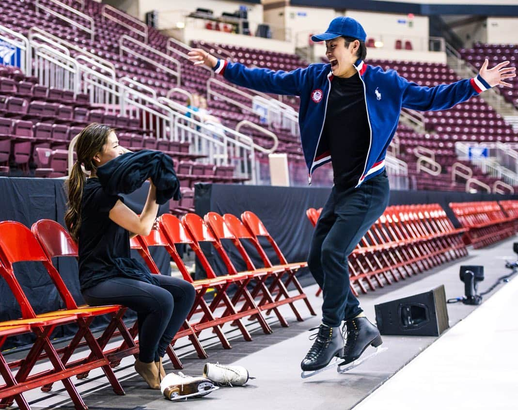 アレックス・シブタニさんのインスタグラム写真 - (アレックス・シブタニInstagram)「The tour is headed west! We’re so excited to be coming to Anaheim (5/11) and San Jose (5/12) this weekend followed by Everett (5/16) and Portland (5/18). Who’s coming to one of the last 4 @starsonice shows? #ShibSibs #SOI19 #StarsOnIce 📸: @sweatengine」5月11日 7時25分 - shibsibs