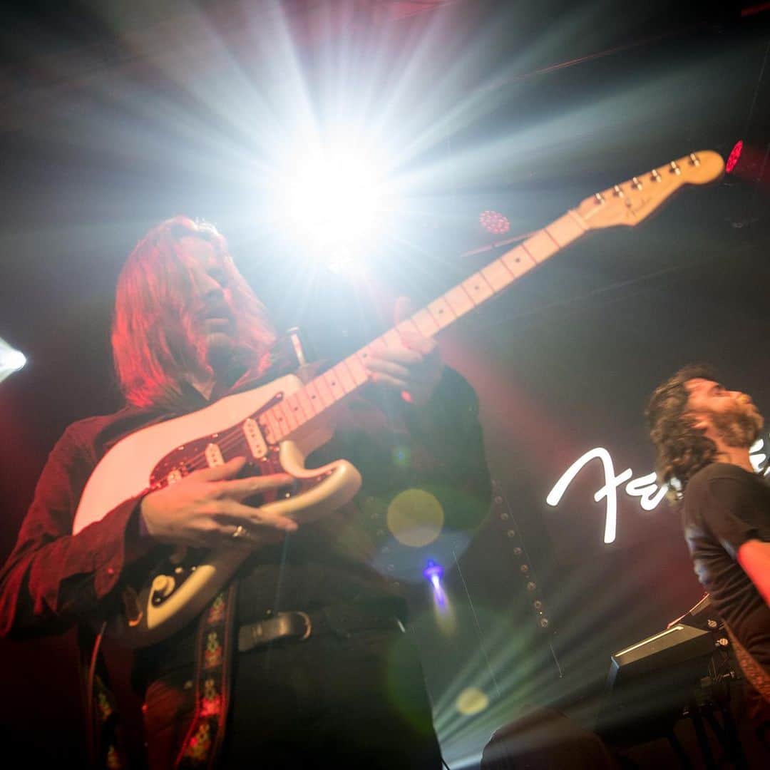 Fender Guitarさんのインスタグラム写真 - (Fender GuitarInstagram)「WOW!?! Day 2 of @greatescapefest was off the charts! Check out our story for exclusive footage. @frankcarter23 & @andtherattlesnakes @blackpeaks @pigsx7 @thisisladybird 📸- @instapatgraham」5月11日 8時10分 - fender