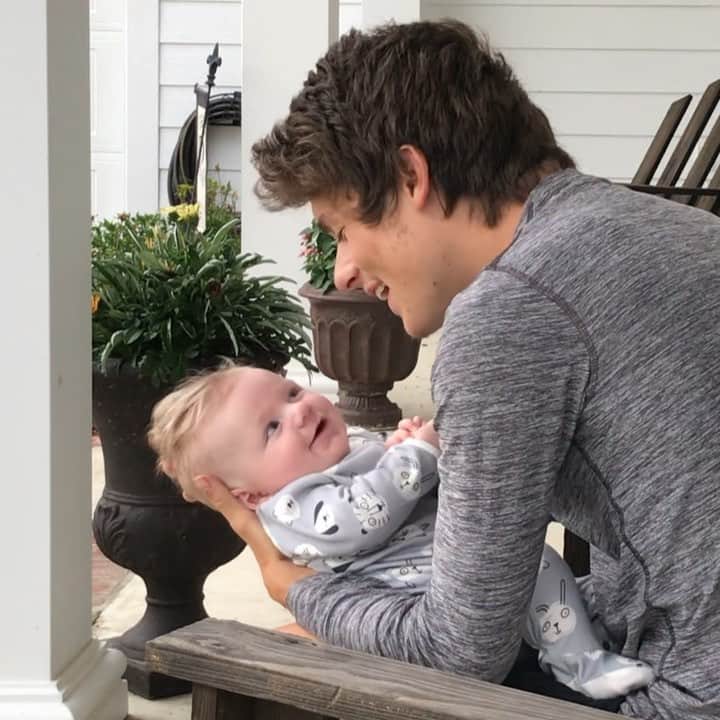Dylan Dauzatのインスタグラム：「Just a video of me & my little brother Bentley at my house. Can’t wait to be a Dad one day」