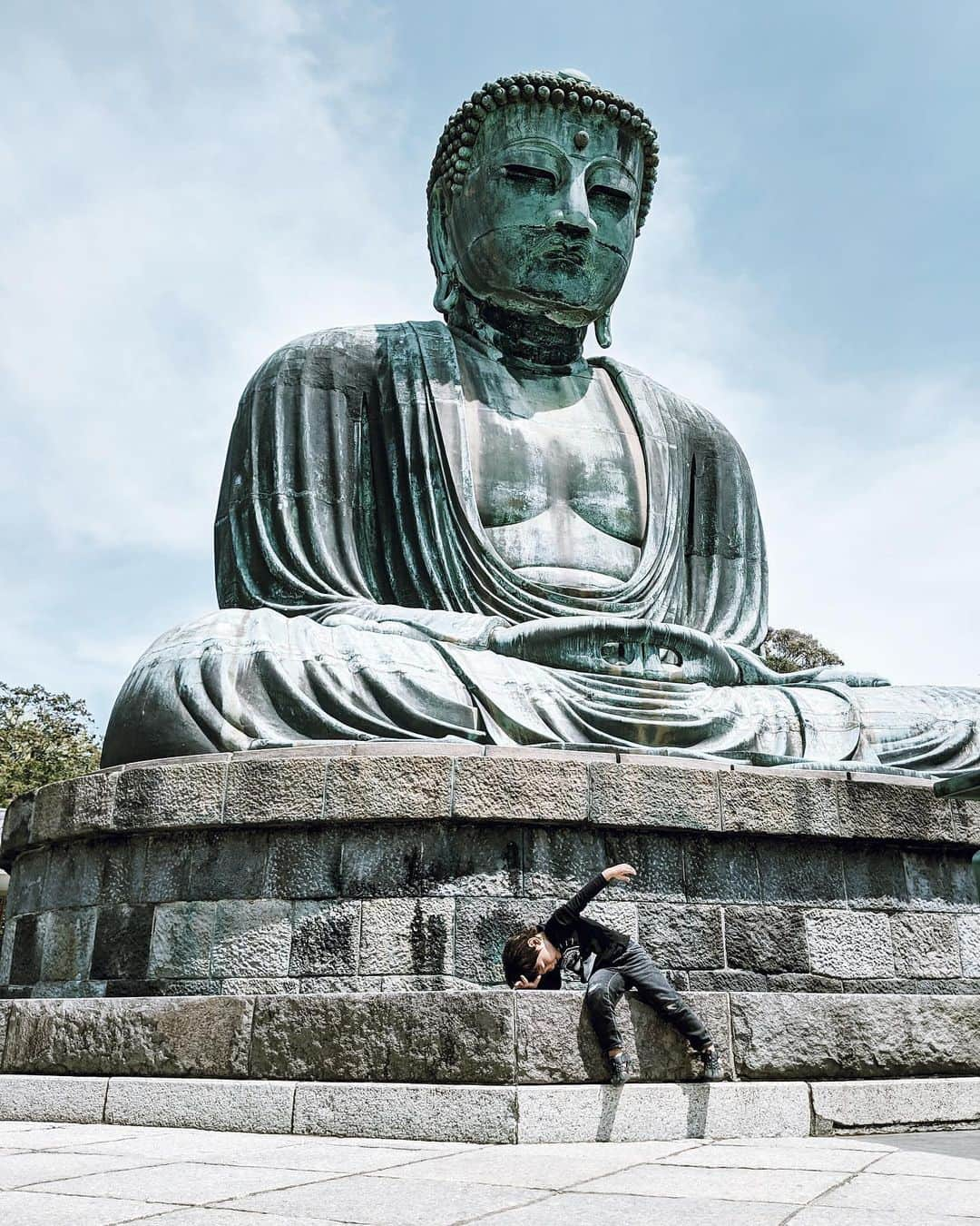 Icumi Oohamaさんのインスタグラム写真 - (Icumi OohamaInstagram)「Kamakura. . 少し前に家族で鎌倉へ☺︎. いつも遊びに行くZEN VAGUEに. 今回は宿泊で行ってきましたー！. . 樽型サウナにカラーサウナが新たに導入されていたりと. 常に進化し続ける宿☺︎. 建物は日本らしいのに部屋の鍵はかなりハイテクな. カードキーという現代との融合も面白い！. 海も近いし、大仏までも歩いていけます♪. 宿の方々みんな温かい方ばかりでKateとも. 沢山遊んでくれて本当ありがたいです❤︎. 私のオススメ宿です☺︎☺︎. . #zenvague #kamakura #japan  #sauna #kateakiyama」5月11日 8時39分 - icumi___