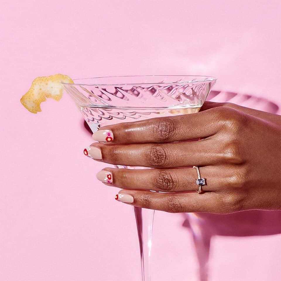 OPIさんのインスタグラム写真 - (OPIInstagram)「Calling all brides👰, we're serving you 5 wedding day nail art looks you wont want to miss! Head to our latest blog to see all 5! Why stay traditional, when you can shake things up with a look you'll never forget? Link in bio 👆 #ColorIsTheAnswer #FloralNails #Naildesign #NailArt #cheers #celebrate #bridalnails #weddingnails」5月11日 8時31分 - opi