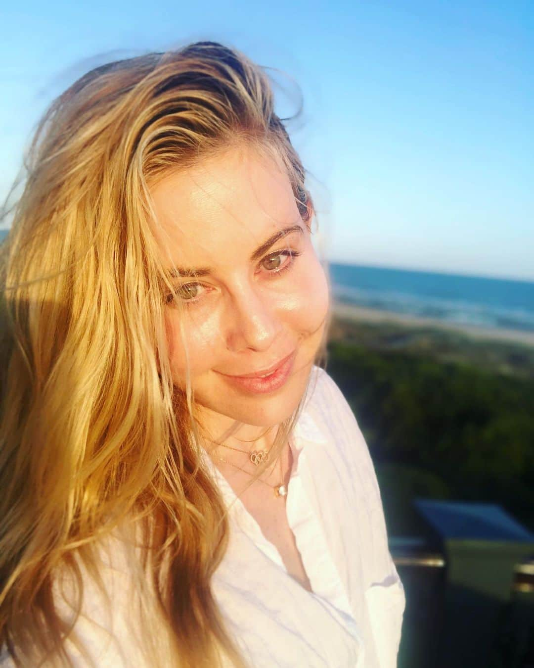 タラ・リピンスキーさんのインスタグラム写真 - (タラ・リピンスキーInstagram)「South Carolina sun with a splash of Kiawah Island wind. Perfect Lowcountry night 🌊🌾 #Charleston #kiawahisland」5月11日 8時36分 - taralipinski