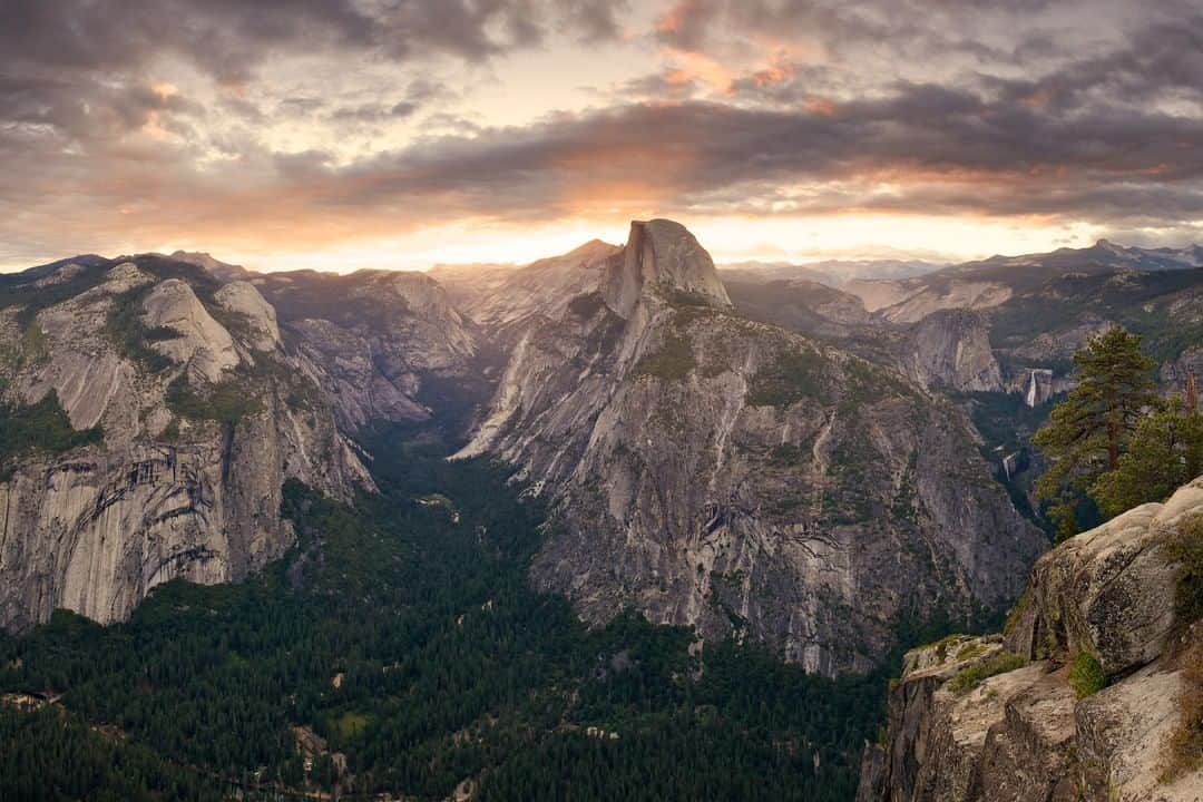 アメリカ内務省さんのインスタグラム写真 - (アメリカ内務省Instagram)「Sunrise at Glacier Point, one of Yosemite National Park's most famous overlooks, offers views of Yosemite Valley, Half Dome, Yosemite Falls, Vernal Fall, Nevada Fall and the High Sierra. Located about an hour (30 miles) drive from #Yosemite Valley, Glacier Point marks the end of the road, that's accessible by car from late May to October or November. This multi-exposure panorama stitches together the stirring scene from the overlook, showing you an exhilarating and staggering view of this majestic #California treasure. Photo by Ethan Killian (www.sharetheexperience.org). #usinterior #findyourpark #travel」5月11日 9時00分 - usinterior