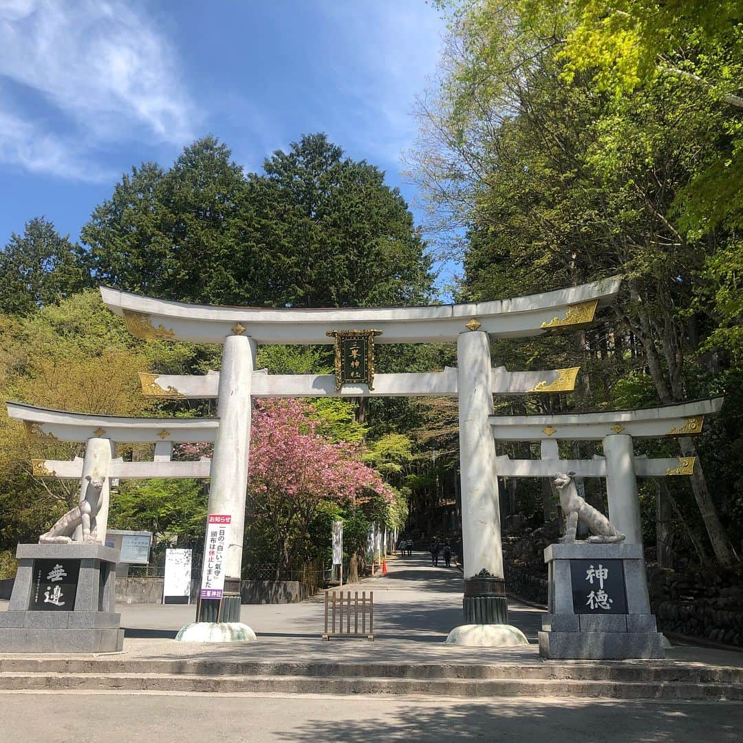 菊池良子さんのインスタグラム写真 - (菊池良子Instagram)「関東一のパワースポットと言われる三峯神社に行ってきました☺︎ 境内に入ると空気がガラッと変わりエネルギーを感じると共に不思議と穏やかな気持ちにもなりました☺︎ 厄払いも出来たし、木にもパワー貰ったし、いい事が起こりそうな予感です😊  #三峯神社 #パワースポット #埼玉県秩父市 #秩父の神社 #神社巡り #御朱印帳 #御朱印帳はじめました  #旅行 #日帰り旅 #アナウンサー #フリーアナウンサー #announcer  #trip #travel #shrine #stamp  #frayid #旅行コーデ #fashion」5月11日 9時55分 - kikuryo627happy