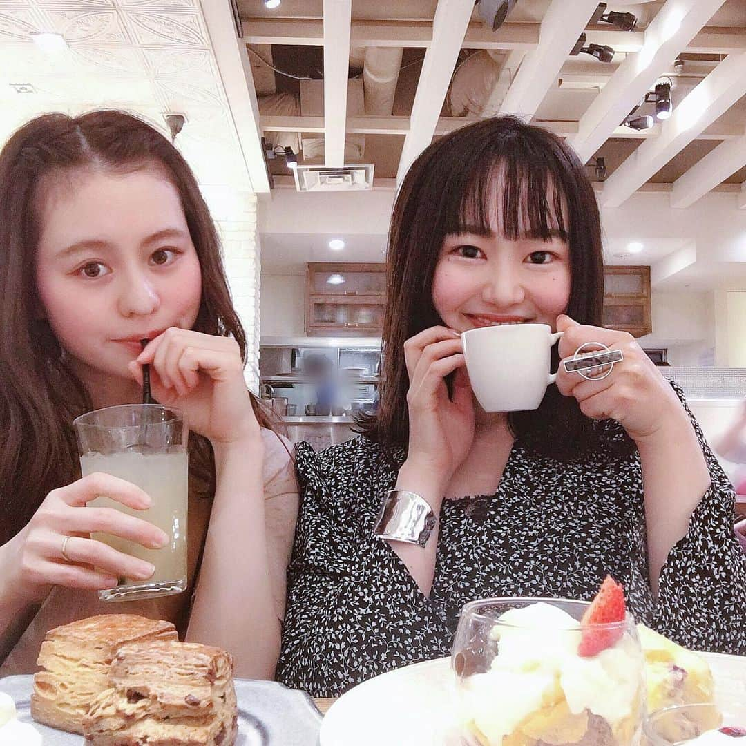 舞雛かのんさんのインスタグラム写真 - (舞雛かのんInstagram)「👭💗💕 まりなとデートしました❤︎. . 久しぶりにゆっくり話せて 嬉しすぎたよ☺︎. . アフタヌーンティーのカフェに 久しぶりに行ったら、  スイーツメニューが増えていて、2人してテンション上がっちゃいました🤭❤︎. . #可愛い子とデート #月華雪乃 #同期 #99期 #嬉しい楽しい時間 #また会おーね」5月11日 9時49分 - mizho_601