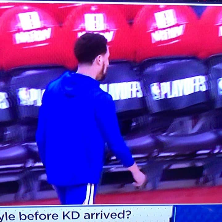 デヴィッド・スペードのインスタグラム：「Hey @klaythompson keep him there we are on the way.  @nba」