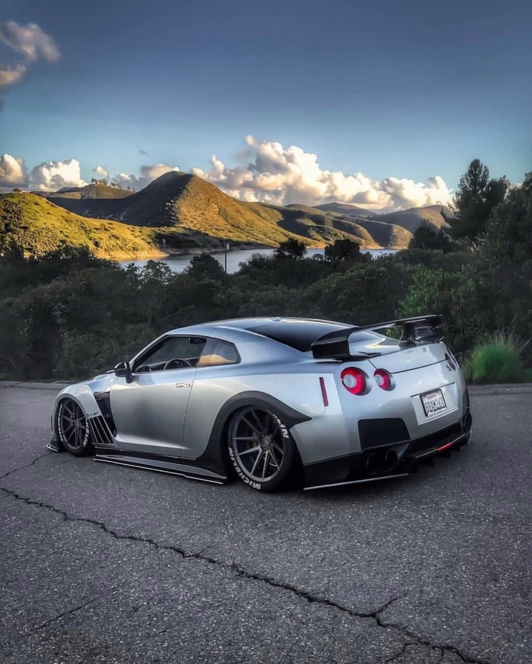 Nissanさんのインスタグラム写真 - (NissanInstagram)「Clocking Out. 😎 #OMGTR #NissanGTR 📷&🚗: @cornzilla_gtr35」5月11日 10時00分 - nissan