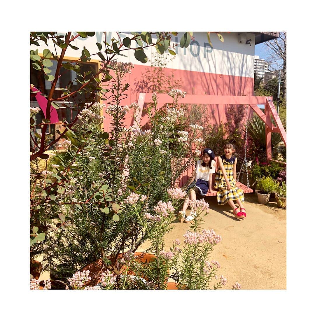 ニコ☆プチのインスタグラム：「🌞💞 6月号のおふしょっと~ 撮影場所がかわいすぎて みんな自撮りに必死😗笑 . . . かわいい夏服もたくさんのってるよん🥰 #藤村木音  #丸山真亜弥  #松本麗世  #川本結月  #美月  #ニコプチ」