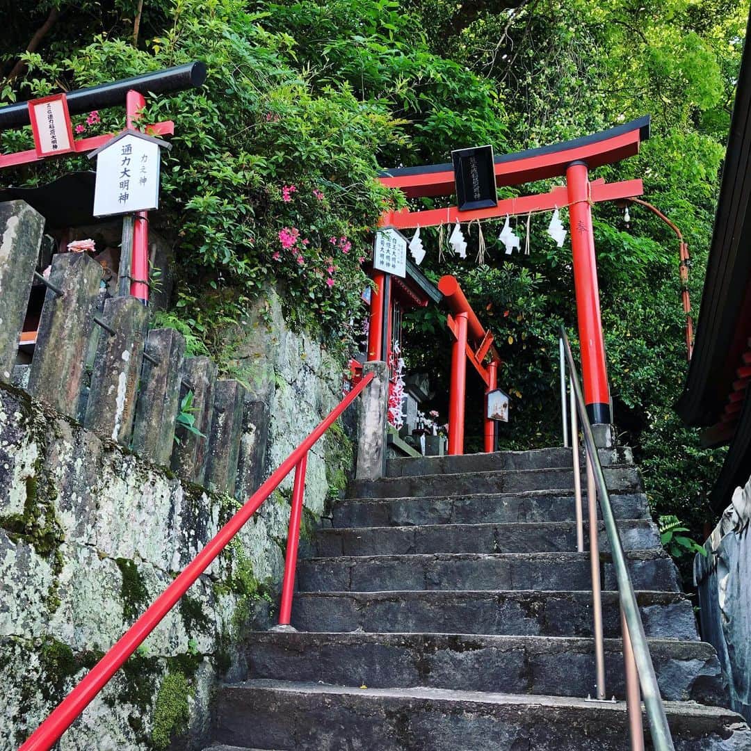 Megumiさんのインスタグラム写真 - (MegumiInstagram)「熊本城稲荷神社へ行ってきました。  #熊本 #神社 #御朱印」5月11日 15時35分 - paix2megumi