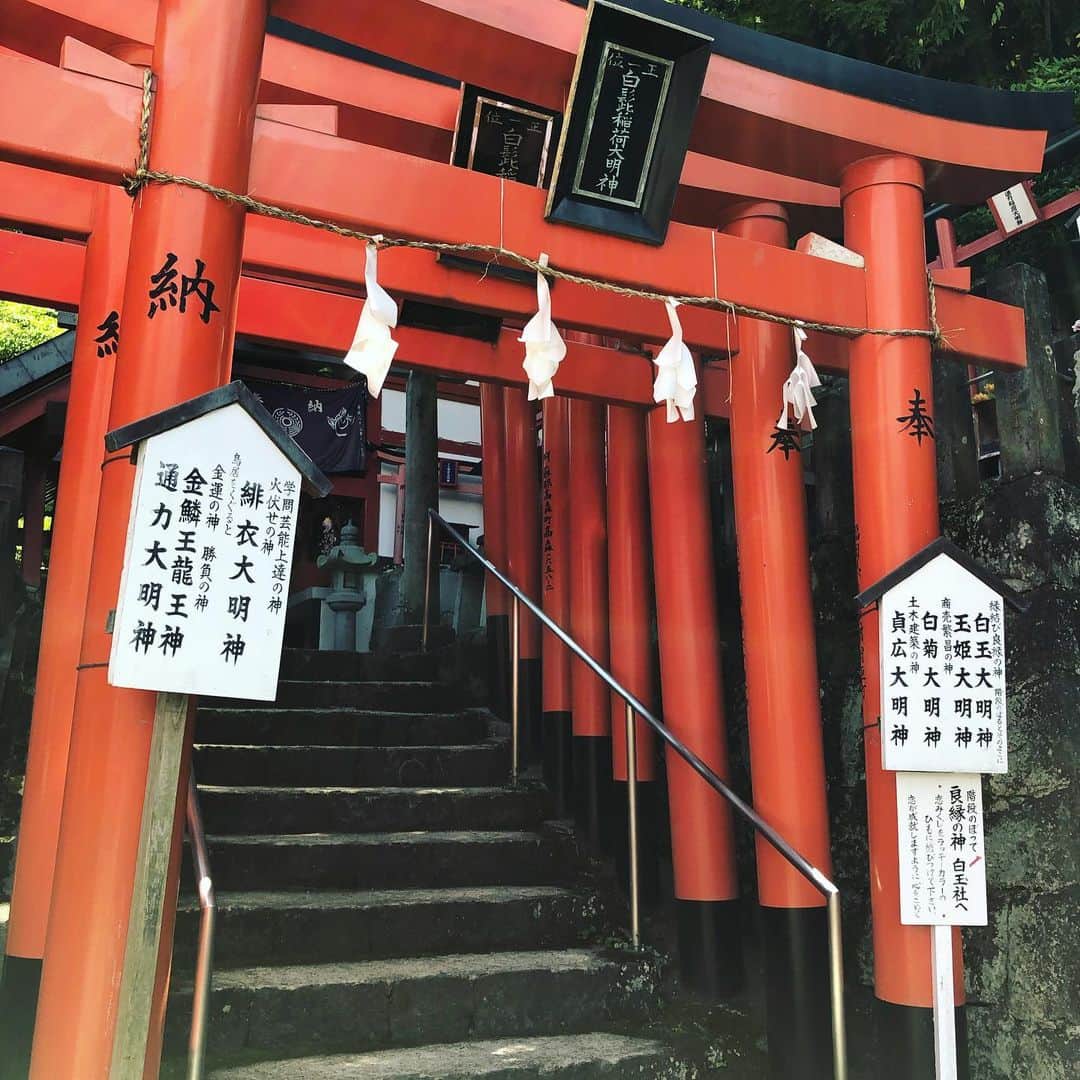 Megumiさんのインスタグラム写真 - (MegumiInstagram)「熊本城稲荷神社へ行ってきました。  #熊本 #神社 #御朱印」5月11日 15時35分 - paix2megumi