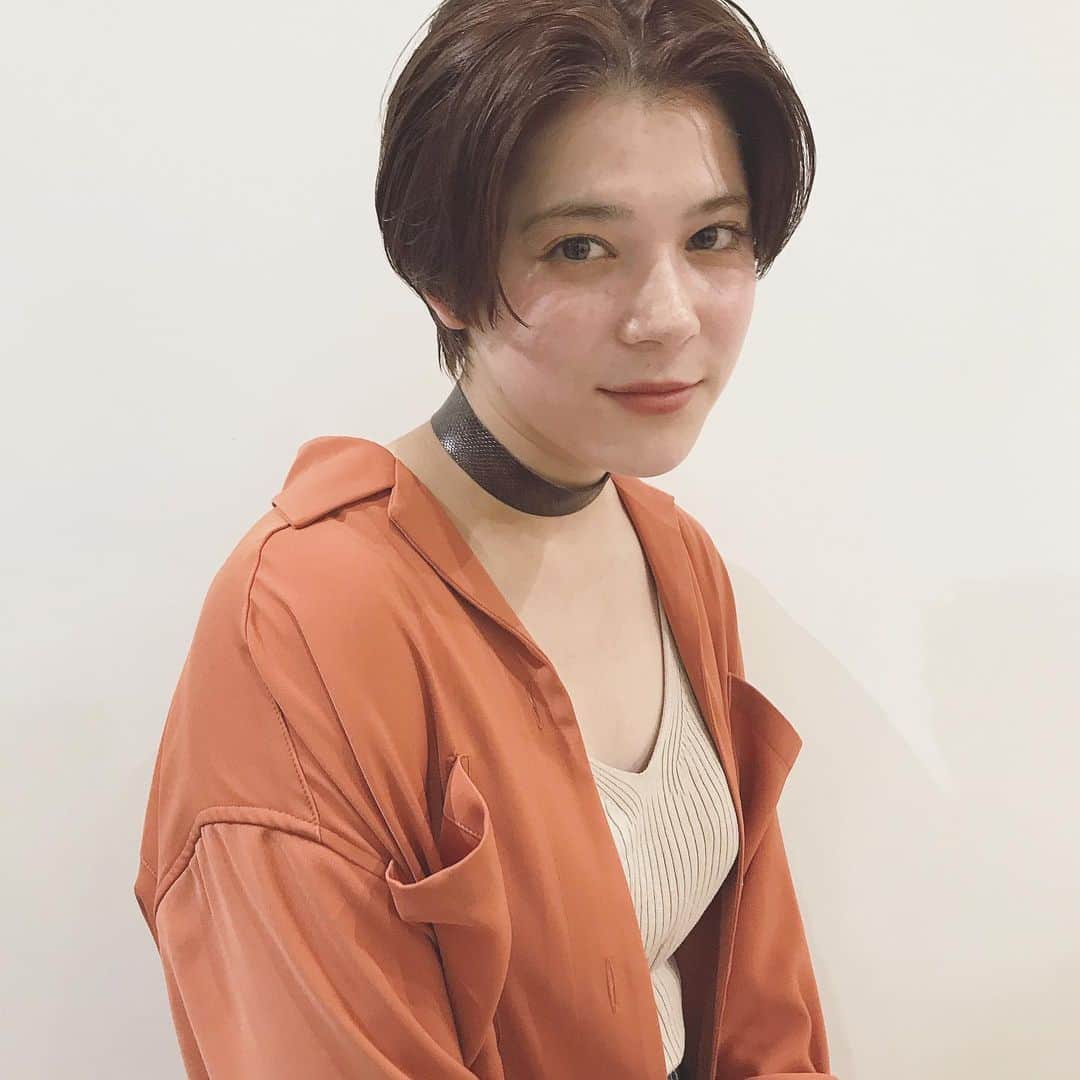 野口和弘のインスタグラム：「これからの季節はオレンジュカラーが可愛い。 #オレンジュ#cieca.#hairstyle#haircolor#shorthair #bobhair#longhair#fashion #hairarrange#ショートヘア#ボブスタイル#グラボブ#ボブウルフ#オレンジュ#ハイライト#ハイトーン#ブリーチ#グレージュ#ヘアアレンジ#グラデーションカラー#シースルーバング#アクセサリーバング#ヘアカラー#ヘアカタログ #ヘアセット#外国人風#表参道#原宿#美容室」