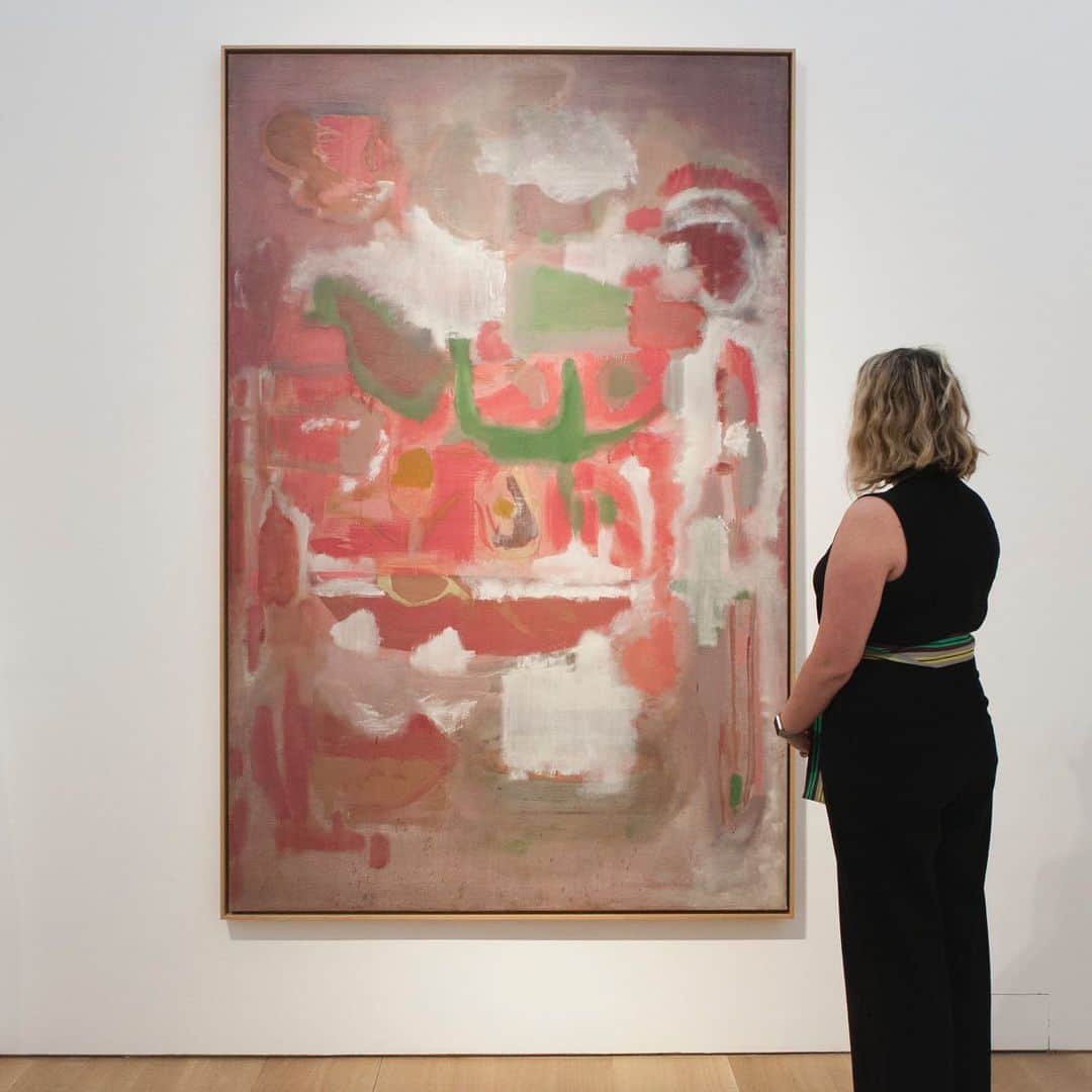 クリスティーズさんのインスタグラム写真 - (クリスティーズInstagram)「‘I think of my pictures as dramas. The shapes in the pictures are performers’ – Mark Rothko.⠀ .⠀ There’s still time to browse our Post-War and Contemporary Art auctions in New York, with highlights including Rothko’s ‘Untitled’. Entry is free and open to all.⠀ .⠀ Mark Rothko (1903-1970), ‘Untitled’, 1947. Oil and charcoal on canvas, 88 x 57 ½ in. (223.5 x 146 cm.). Estimate: $3,500,000-5,000,000.⠀ .⠀ Post-War and Contemporary Art Evening Sale – 15 May at Christie’s New York.⠀ .⠀ #contemporaryart #art #artwork #artist #newyork #gallery #exhibition #rothko #markrothko #painting」5月11日 10時20分 - christiesinc