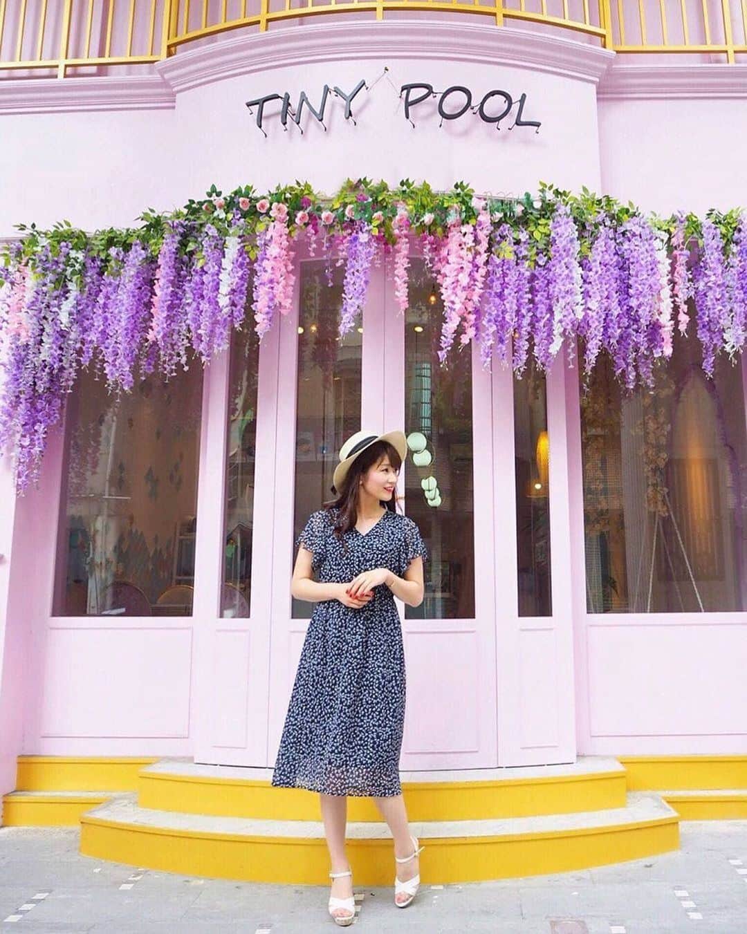 のインスタグラム：「こんにちは😊 タビジョのみなさんに オススメしたいカフェやレストランなどのお写真は 「#タビジョ」とあわせて 「#tabijyo_cafe」「#tabijyo_sweets」 でお待ちしてます🍦🍨 ＊＊＊＊＊＊ 本日はこちら💕 📸@maimai__tripさん 🚩台湾・台中 「藍箱處 Blue Box」 🎙ご本人コメント またまた台中に行ったのは﻿﻿ ここに行きたかったからーっ💖🍦💐﻿﻿ まるでロンドン🇬🇧の#peggyporschen みたいじゃない？😻﻿﻿ ﻿﻿ 外観はもちろん店内もメニューもめっちゃ可愛かった💕﻿﻿ 全てがどストライク💖❤️💖❤️💖﻿﻿ 可愛い屋上の写真は次の投稿を見てね✨💠 ＊＊＊＊＊＊ 最初にお写真を拝見したときに、「peggy porschen」かなと思いました😆そして、台中に行きたい理由が増えました！いつも、素敵なお写真ありがとうございます💝 ＊＊＊＊＊＊ [今週のタビジョツアー人気ランキング💁‍♀️］ 3位 <再びBEST3に返り咲き！> 「タビジョモロッコ9日間ツアー」19.98万円～ 都心からアクセス便利な羽田発着✈️ 青い街シャウエンと3大世界遺産を巡る😆 各都市フリータイムあり！ 2位 <4週連続2位！> 「タビジョベトナム周遊6日間ツアー」7.48万円～ →ベトナム(ホーチミン・ダナン・ホイアン)のいいとこどり女子旅ツアー💁‍♀️ ホイアン3大名物料理の夕食など嬉しい食事7回付✨ 1位 <4週連続1位！> 「タビジョはじめて奄美大島3/4日間ツアー」2.58万円～ →滞在中レンタカー乗り放題🚗 青い海と青い空に囲まれたリゾートHOTEL滞在🏨 ※詳細は、アカウント🔝のURLから チェックしてください😊 @tabi_jyo ＊＊＊＊＊＊ #タビジョ #タビジョと繋がりたい #tabijyo_cafe #tabijyo_sweets #tabijyomap_Taichung」