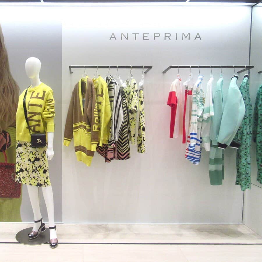 ANTEPRIMAさんのインスタグラム写真 - (ANTEPRIMAInstagram)「A glimpse of our best-selling WIREBAG and exquisite SS19 collection are available at our exclusive pop up store at SIXIÈME GINZA!!! Stop by from now till May 14th and bring home your favourite piece!﻿ @sixieme_ginza ﻿ ﻿ #anteprima #anteprimawirebag #sixiemeginza #popup #event #ginzasix #ginza #SS19 #springsummer2019 #bag #fashion #daillybag #italy #アンテプリマ #ワイヤーバッグ #ミラコレ #キラキラバッグ #春バッグ #ginzashopping #銀座」5月11日 10時42分 - anteprimaofficial