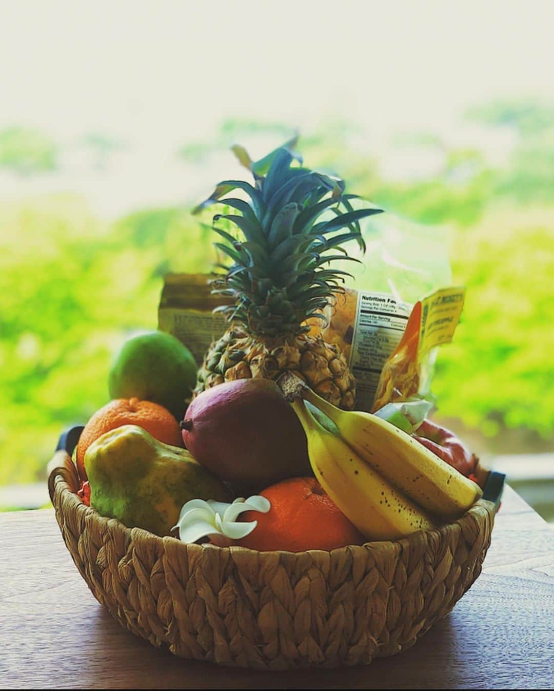 愛菜さんのインスタグラム写真 - (愛菜Instagram)「HAWAIIでは ほぼ毎朝スムージーを🌺🍹 野菜6割🥬 フルーツ2割🥭 青汁1割🥦 スーパーフード1割 🌰 こんな健康的に過ごしたのは 初めてかもしれない😳✨ . . #hawaii  #smoothie  #vegetable #fruits #superfood  #健康的🏝✨」5月11日 10時49分 - ainaaa0622