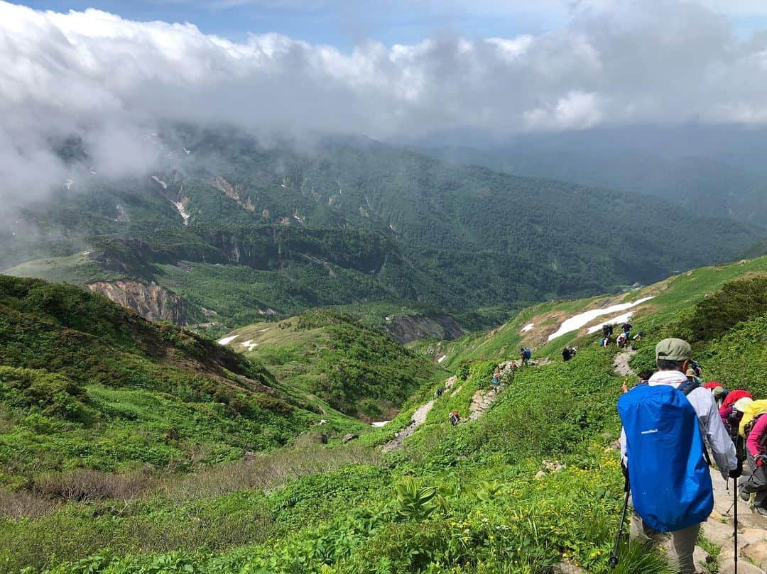 加藤愛さんのインスタグラム写真 - (加藤愛Instagram)「. 懐かしい🌿 白山登山のお気に入り写真♩ . #石川フォトコンテスト @itckigyo をフォローして 県内の観光地や街並みなど これだ！と思う写真を投稿📸 「石川フォトコンテスト」のタグを忘れずに！！！ 豪華商品があたるかも✨ #募集期間#6月30日まで☺️ . #白山登山 #見晴らし最高 #自然が大好き #大地の恵み #ありがとう」5月11日 10時53分 - kitkatoai