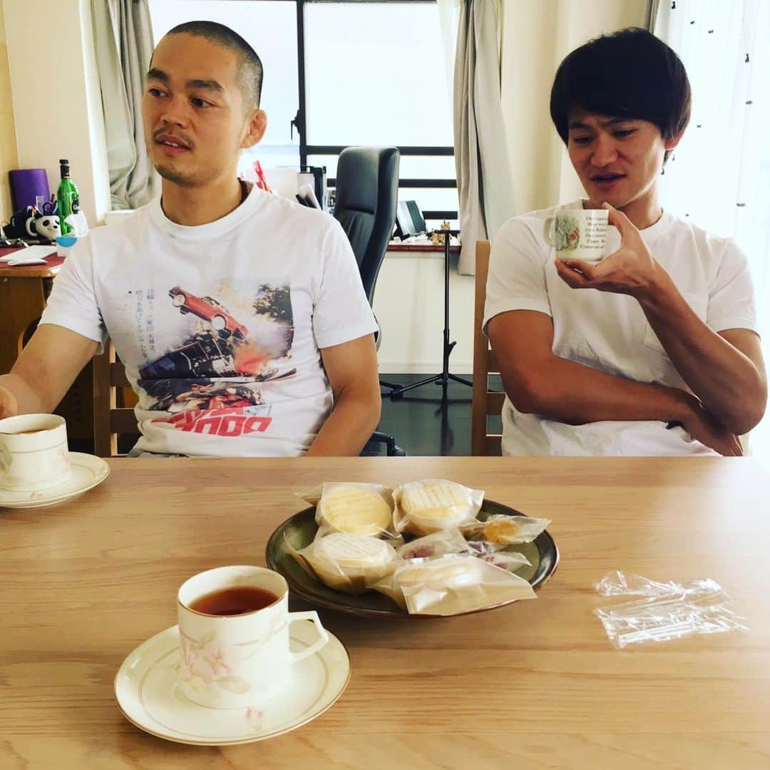 福田洋さんのインスタグラム写真 - (福田洋Instagram)「昼下がりのおじさんカフェ。  #よつば #筍のパスタ  #teatime #yoga」5月11日 10時56分 - trans_am_hiroshi