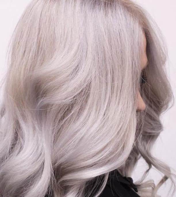 CosmoProf Beautyさんのインスタグラム写真 - (CosmoProf BeautyInstagram)「Our Platinum Blonde #hairoftheday goes to @forloveandhair for this white-hot color 🔥 #babylights using @kenraprofessional Blue Violet Lightener & @trionicshaircare Lift Thru + @olaplex, base bump using #Kenra UltraLift Pearl & glossed with 10sm + Diamond Frost --- 👇 Rules Below!👇 1️⃣Tag your photo #PlatinumHOTD #cosmoprofbeauty #licensedtocreate 2️⃣Post a photo of your hair color against an uncluttered background 3️⃣Mention any products used to color or style the hair --- #repost #forloveandhair #platinumhair #perfectlyplatinum」5月11日 11時00分 - cosmoprofbeauty