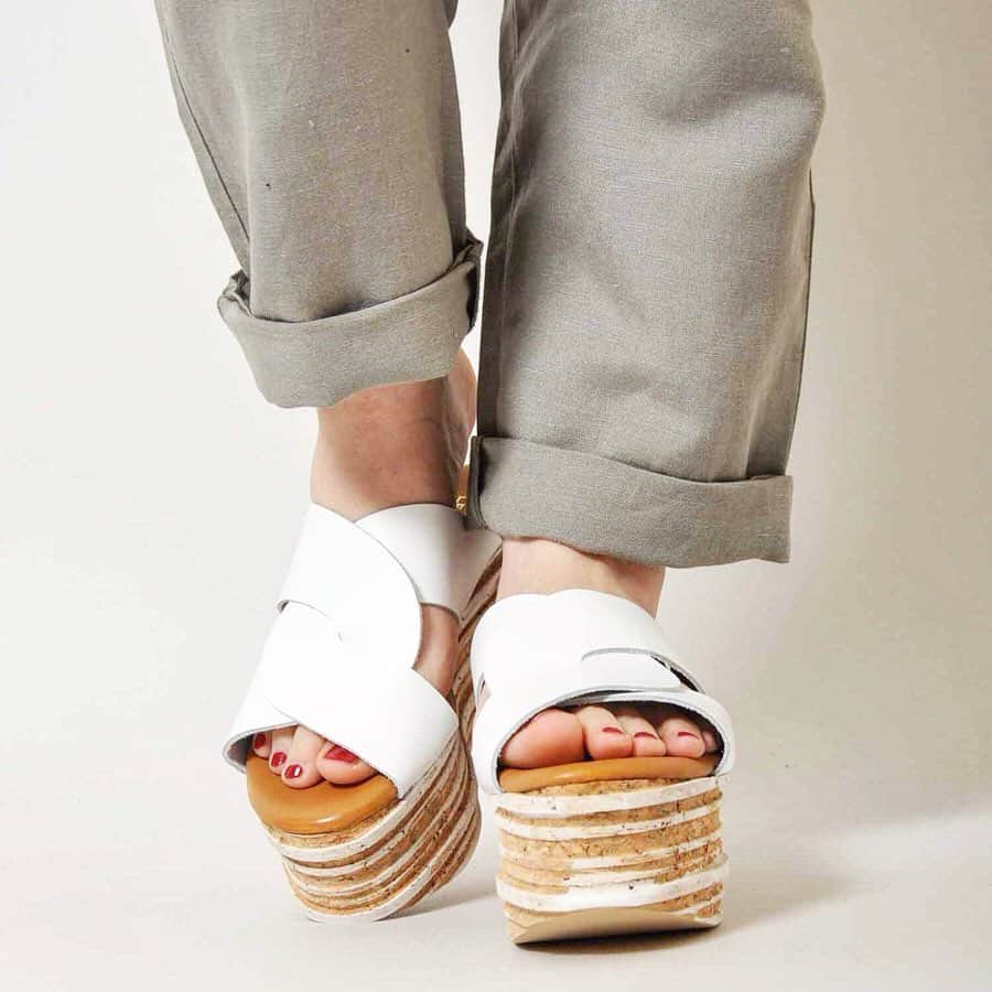 ジョンブルさんのインスタグラム写真 - (ジョンブルInstagram)「.﻿ LE CRABE ROUGE sandals﻿ lot.NANAA / ¥19,000+tax﻿ ﻿ 立体感のあるコルソソールとレザーのアッパーの組み合わせが新鮮なサンダル。﻿ ﻿ 履き心地の良さも魅力。﻿ ﻿ #lecraberouge ﻿ ﻿ ﻿ #johnbull  #johnbullprivatelabo  #select  #lecraberouge  #shoes #sandals #leathersandals #newarrival #newin #2019ss #ジョンブル #ジョンブルプライベートラボ #ルクラベルージュ #レザーサンダル #シューズ #新作入荷 #スペイン発」5月11日 11時13分 - johnbull_private_labo