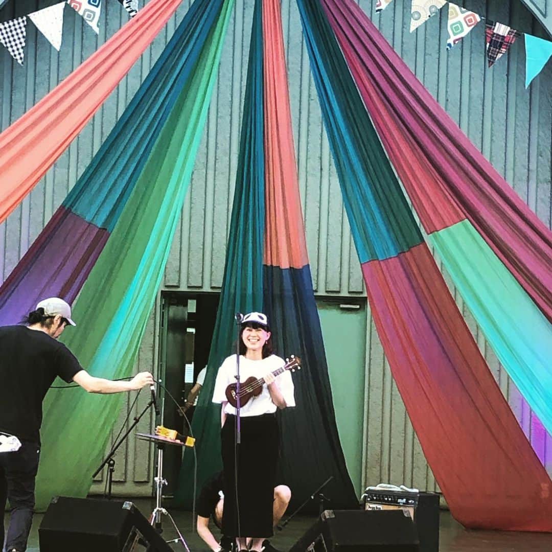 山川のりをのインスタグラム：「本日は上野公園水上音楽堂にてのパンダ音楽祭にギターパンダで出演します。いい天気で気持ちいいイベントに出られてラッキー！ チケットは売り切れてるのでチケット持ってる方は会いにきてアイニージュー！」