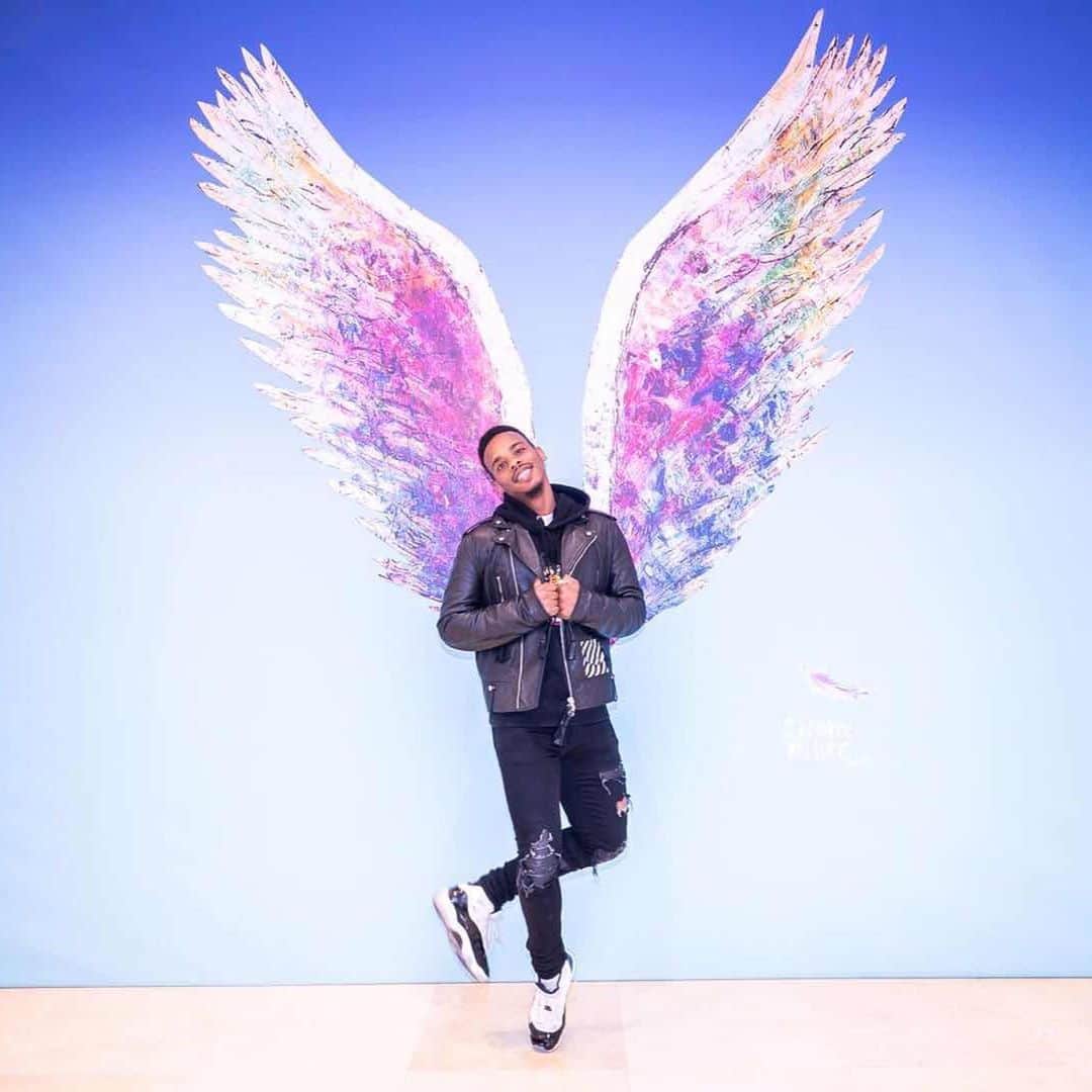 Lil Buckのインスタグラム：「🕊we all have them. Don’t forget to use them. @colettemillerwings #shanghai」
