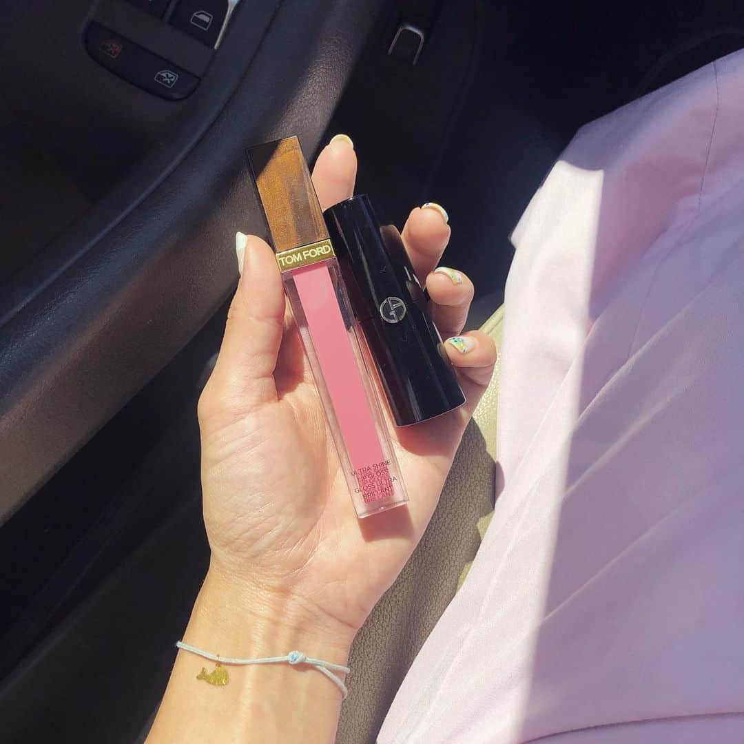 Risako Yamamotoさんのインスタグラム写真 - (Risako YamamotoInstagram)「最近の組み合わせ💋 ・ lip: GIORGIO ARMANI (Rouge d'armani )103 lip gloss: TOM FORD 06 sugar pink ・ ・ トムフォードのグロスは気に入って3本目リピート中☺︎♡ ・ ・ #lip #lipstick #lipgloss #cosmetics #tomford #giorgioarmani #giorgioarmanibeauty #armanibeauty #tomfordbeauty」5月11日 11時36分 - risako_yamamoto