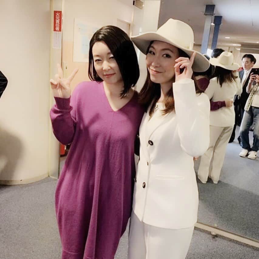 荒牧陽子さんのインスタグラム写真 - (荒牧陽子Instagram)「‪2019.5 ‬ ┈︎┈︎┈︎┈︎┈︎┈︎┈︎┈︎┈︎┈︎┈︎┈︎ レポ遅くてごめんなさい🙇‍♀️ . ▼テレビ東京系列 「モノマネでもいいから聴きたい！平成・昭和の名曲ベスト５５」 ‪…そして‬ ‪▼日本テレビ系列‬ ‪「ものまねグランプリ」‬ . 見てくださった皆様、ありがとうございました😊 ‪どちらも平成を代表する素晴らしい楽曲ばかり。‬ ‪参加させていただけて光栄でした✩︎⡱‬ ‪.‬ ‪番組で色んな方に会えて刺激と勉強…‬ ‪自身を見つめ直す機会も頂けました。‬ ‪皆さん素晴らしすぎます。‬ ‪楽しかったな〜🥺✨‬ . 美空ひばりさんの衣装は やはり、男性サイズでした笑 ぶかぶかー！」5月11日 11時41分 - yoko_aramaki