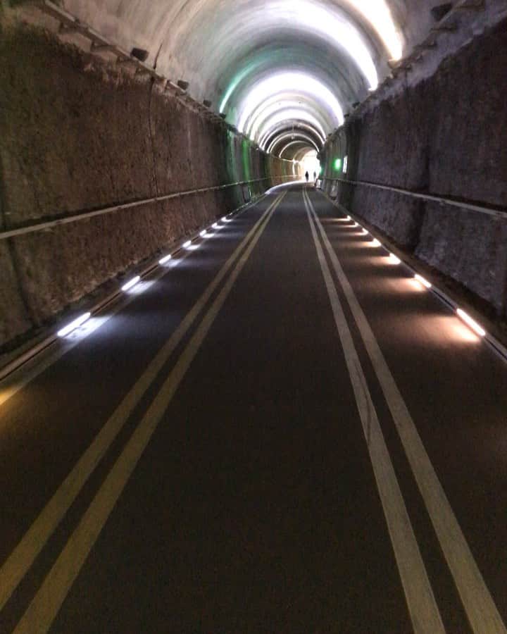 キム・ミンジュンのインスタグラム：「시원한 터널 인생도 터널 마루도 터널」