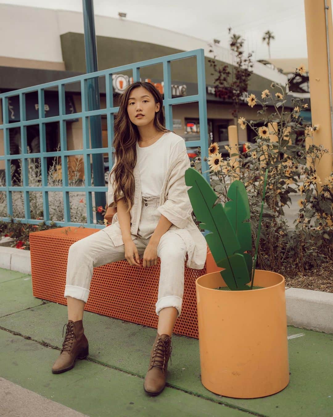 W E Y L I Eさんのインスタグラム写真 - (W E Y L I EInstagram)「Found a cute bus stop 🚌  Loving every piece of this outfit from my favorite sustainable & ethical fashion brands. Tap for deets!」5月11日 12時12分 - weylie
