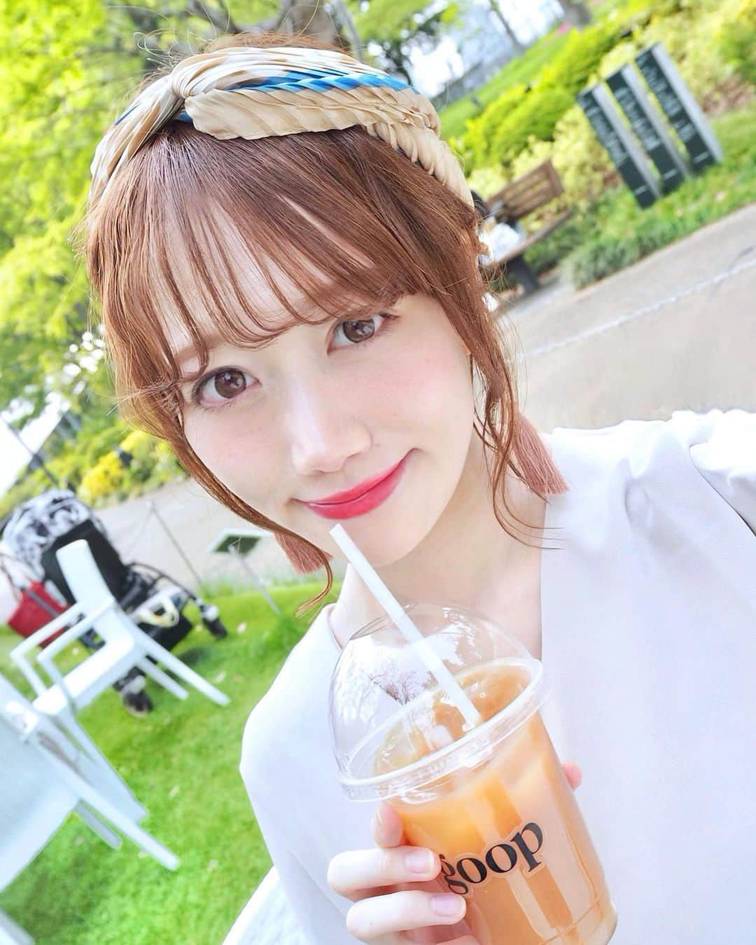 佐藤瀬奈さんのインスタグラム写真 - (佐藤瀬奈Instagram)「テラス席が気持ち良い季節になったね〜💕⠀ ⠀ 今日はIPSAの新作リップを初おろし💄✨ かき氷をイメージした夏限定のリップなの😍 マーブル柄が可愛すぎる…🍧❤️⠀ ⠀ オイルを塗ってるかのようなウルウルの使用感だからこれ1本でOKだし、何より発色が良い🙆‍♀️！！✨⠀ ⠀ ちなみにカラーは【03/いちご】だよ🍓 (カラー名までかわいい…)⠀ ⠀ ほんとIPSAのリップ好きすぎて何本リピートしてるか分からない😂⠀ 他のカラーもゲットしなくちゃな🤔💕 ・ ・ ・ #おすすめコスメ#IPSA#イプサ#リップスティックLE#夏限定#限定コスメ」5月11日 12時19分 - senapuu