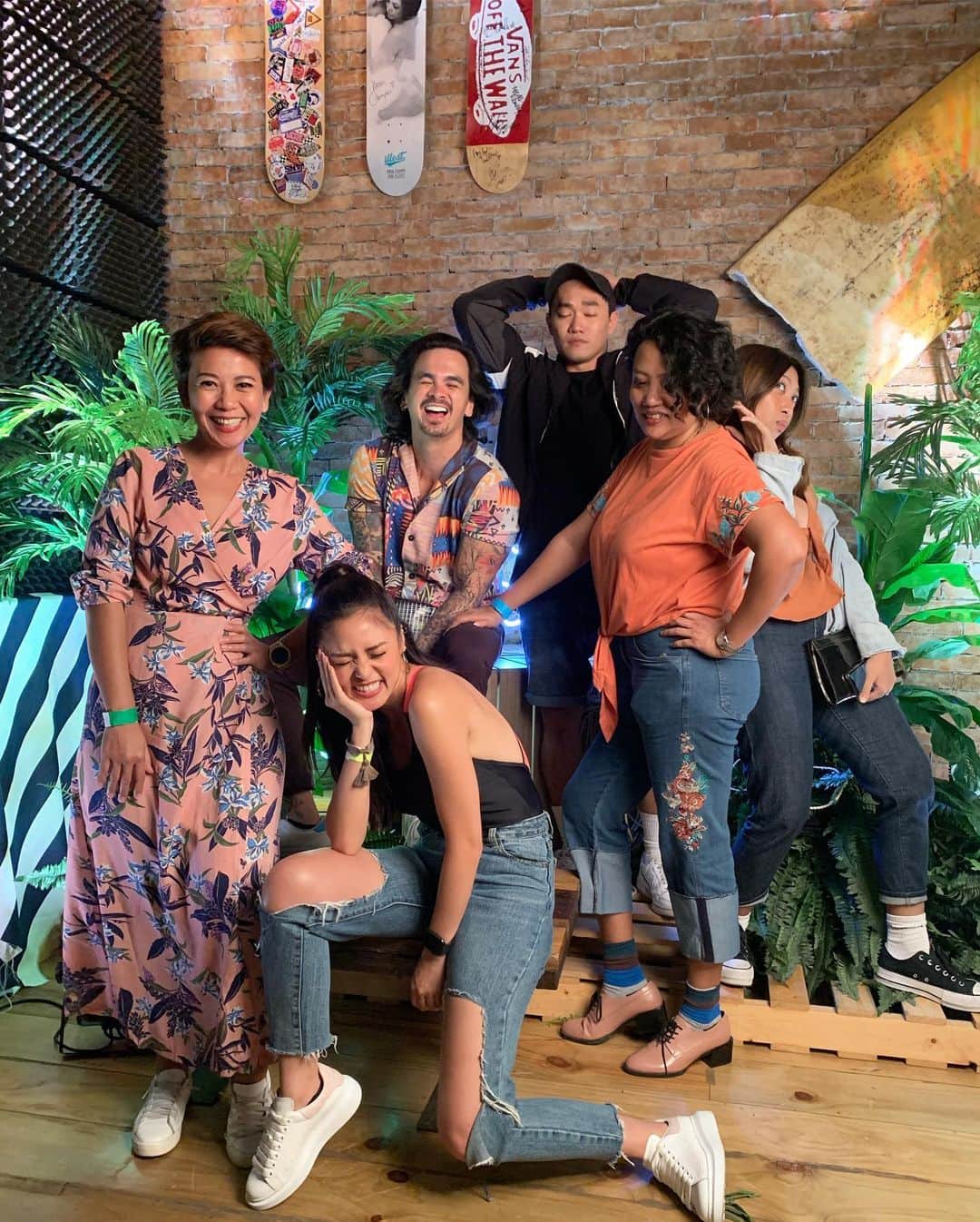 Kim Chiuさんのインスタグラム写真 - (Kim ChiuInstagram)「who says you can only wear one piece swim suit at the beach??!💋. you can wear them to parties too just add pants!!!!😉 ofcourse!!!😝. fun fun night with my @benchtm family #BenchSummerFiesta 🌴hi @kissesdelavin 😘👋🏻 thanks also @edith.farinas @gp10 @dookieducay @kjjardenil 💋」5月11日 12時30分 - chinitaprincess