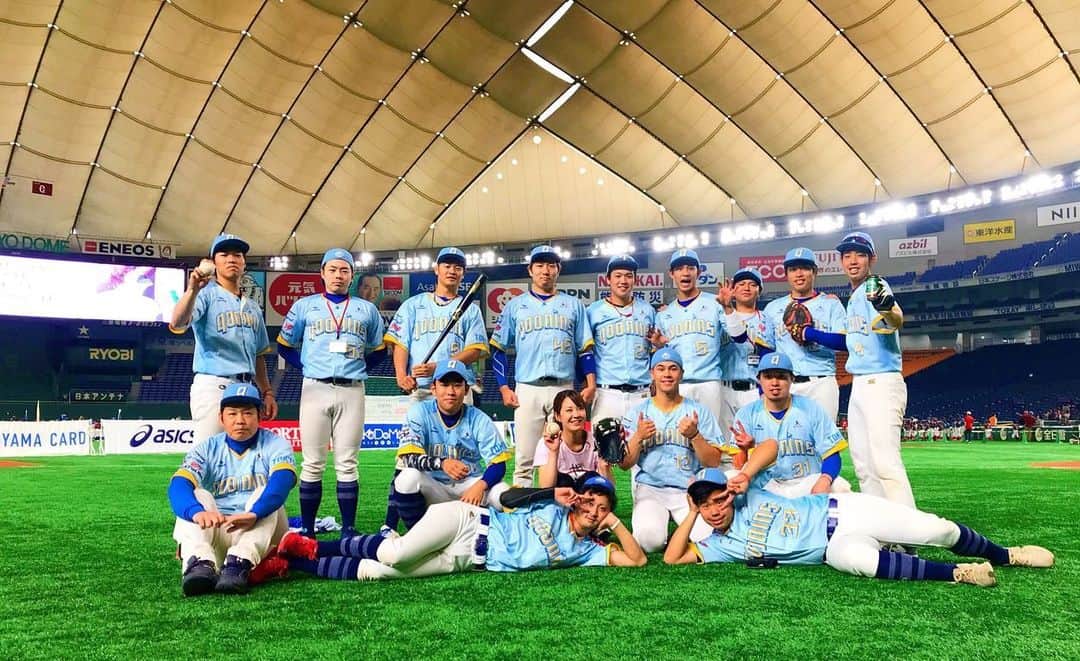 のインスタグラム：「. #東京ドーム での #学童軟式野球全国大会ポップアスリートカップ #開会式 に #クーニンズ (@qoonins_official )の皆さんと参加してきました！ クーニンズのエース前沢力さん(@riki.maezawa )と始球式させて頂きました⚾️ 改めてご報告しますが自己記録更新っ✌️素晴らしいスタジアムのマウンドでの貴重な機会に感謝です😊 #めざせ110キロプロジェクト これからも上を目指して頑張っていきますのでご指導ご鞭撻応援の程よろしくお願い致します。 クーニンズの皆さん、大会関係者の皆様、本当にありがとうございました💐 では、岐阜に行ってきます🚄 #少年野球 #軟式野球 #小学生 #大会 #東京ドーム #東京 #でかい #クーニン さん #ユーチューバー #youtube #baseball #mania #tokyo #stadium #pitching #firstpitch #try #110 #letgo #no1 #challenge #endless #💪🏼」