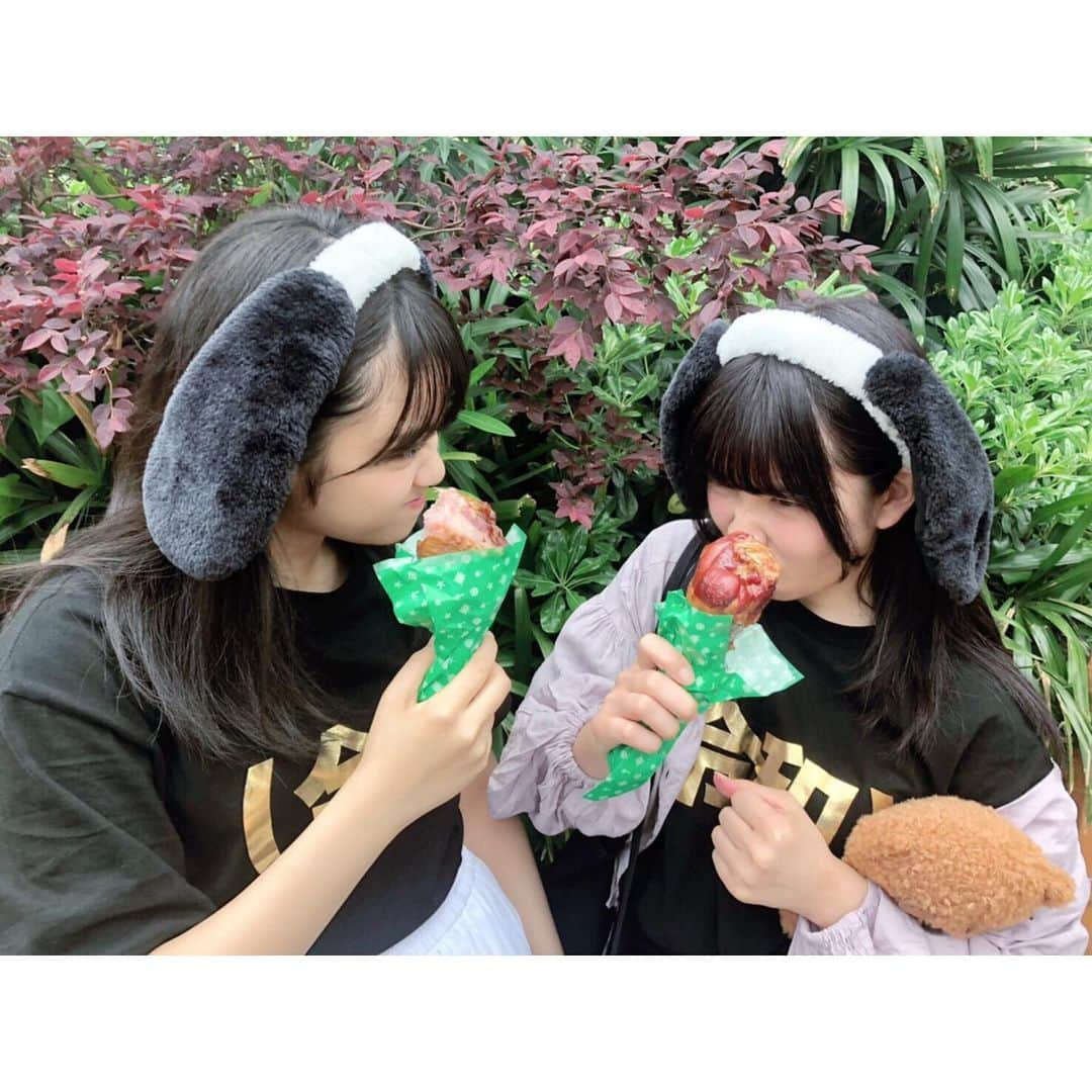 吉川茉優さんのインスタグラム写真 - (吉川茉優Instagram)「チキンコンビ🍗mayu.♡ ＊ ＊ ＊ #ユニバ #usj #ユニバーサルスタジオジャパン #universalstudiosjapan #ジュラシックパーク #チキン #ターキーレッグ #お肉 #大好き芸人 #交互にかぶりつく #対決みたいになってる #東北コンビ #instagood #instafood #instalike」5月11日 12時33分 - mayu_yoshikawa_uug2ki