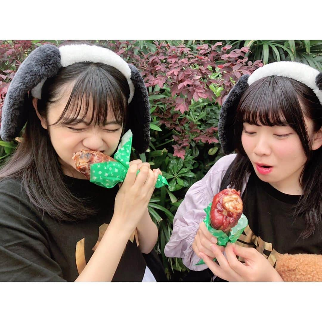 吉川茉優さんのインスタグラム写真 - (吉川茉優Instagram)「チキンコンビ🍗mayu.♡ ＊ ＊ ＊ #ユニバ #usj #ユニバーサルスタジオジャパン #universalstudiosjapan #ジュラシックパーク #チキン #ターキーレッグ #お肉 #大好き芸人 #交互にかぶりつく #対決みたいになってる #東北コンビ #instagood #instafood #instalike」5月11日 12時33分 - mayu_yoshikawa_uug2ki