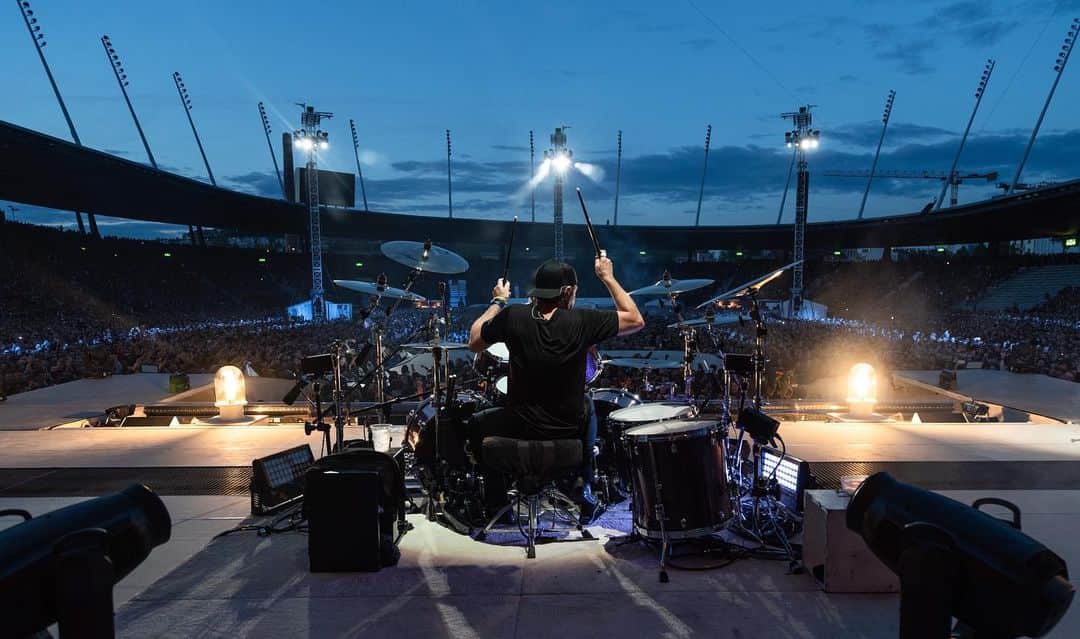 メタリカさんのインスタグラム写真 - (メタリカInstagram)「Photos from last night's show in Zürich! 🇨🇭 ・・・ 📸 by @brettmurrayphotography & @photosbyjeffyeager ・・・ #MetInZurich #WorldWired #Metallica」5月11日 12時36分 - metallica