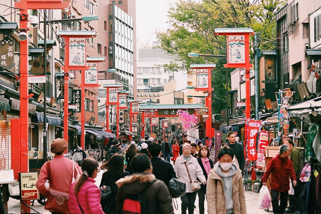 吉松育美さんのインスタグラム写真 - (吉松育美Instagram)「#Asakusa"🏮🏮🏮 . So many small interesting shops are here😍❤ . . 浅草💗今回は珍しく用事で２回くらい #浅草 へ行きました😄 . 浅草いいですねー!!! 改めてまた行きたいなー💗お団子が最強に美味しかった😍😍😍 . . #餅好き #浅草 #桜 #日本 #フィルター越しの私の世界 #写真好きな人と繋がりたい #canon #eosm100 #bestlocations #bestlocationever #epicpictures #photographyislifestyle #justshootit #kyotogram #tokyogram #Kyoto_Japan #japanphotos #japanphotograph #tokyosnap」5月11日 12時48分 - ikumiyoshimatsu