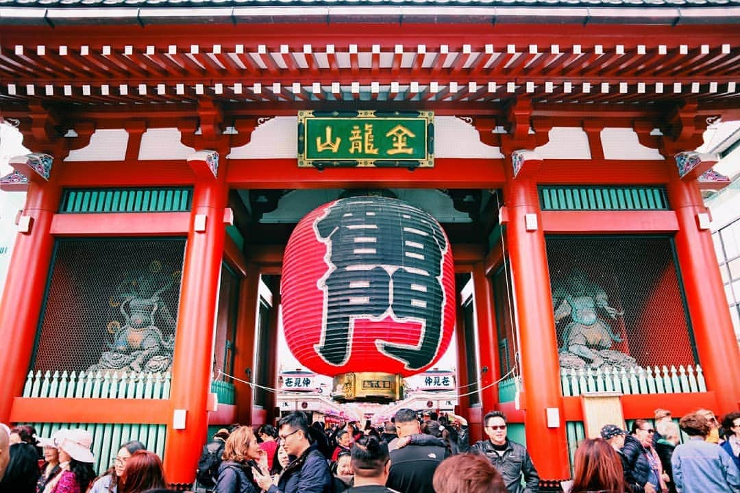 吉松育美さんのインスタグラム写真 - (吉松育美Instagram)「#Asakusa"🏮🏮🏮 . So many small interesting shops are here😍❤ . . 浅草💗今回は珍しく用事で２回くらい #浅草 へ行きました😄 . 浅草いいですねー!!! 改めてまた行きたいなー💗お団子が最強に美味しかった😍😍😍 . . #餅好き #浅草 #桜 #日本 #フィルター越しの私の世界 #写真好きな人と繋がりたい #canon #eosm100 #bestlocations #bestlocationever #epicpictures #photographyislifestyle #justshootit #kyotogram #tokyogram #Kyoto_Japan #japanphotos #japanphotograph #tokyosnap」5月11日 12時48分 - ikumiyoshimatsu