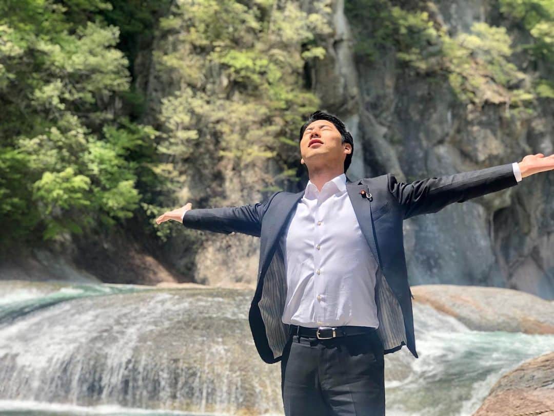 中曽根 康隆さんのインスタグラム写真 - (中曽根 康隆Instagram)「GLAYのテルではありません。東洋のナイアガラと言われる【吹割の滝】はマイナスイオン全開でした。#老神温泉 #吹割の滝 #マイナスイオン #中曽根康隆」5月11日 12時58分 - yasutaka_nakasone