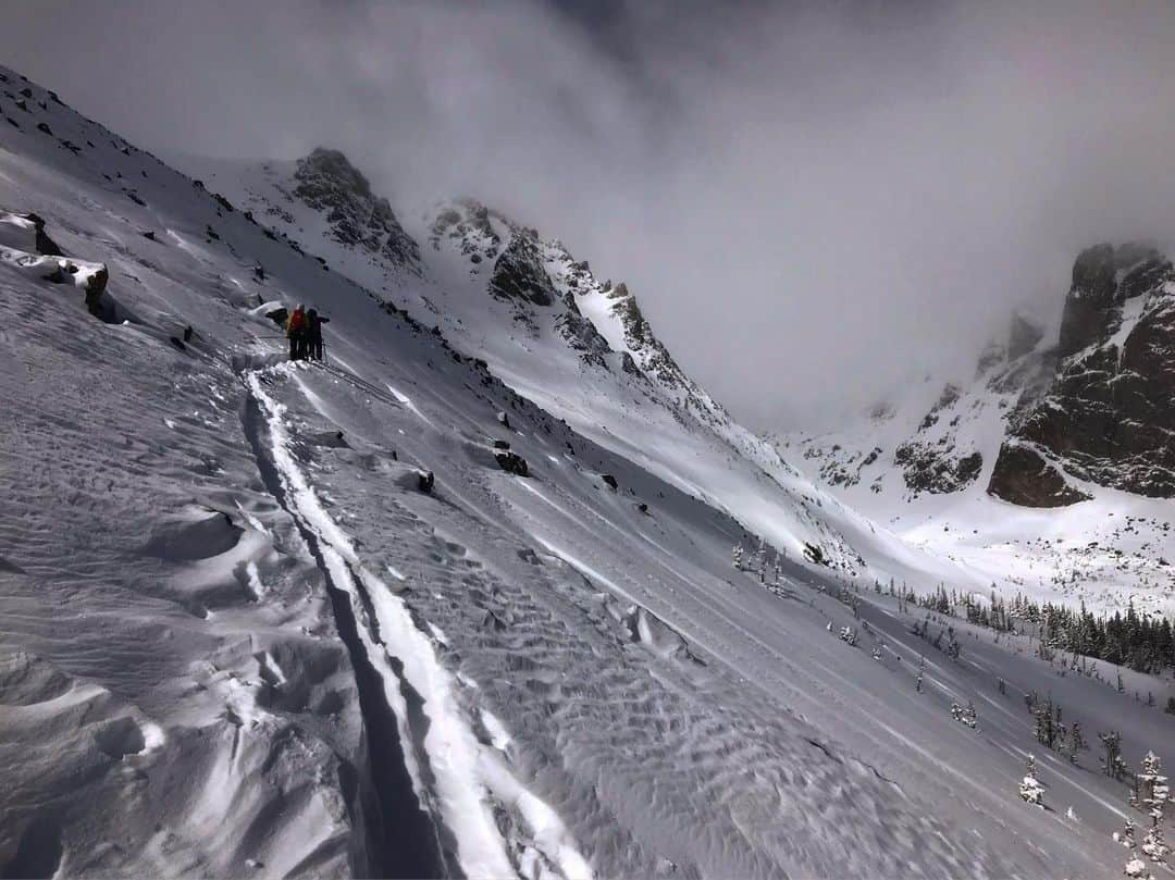 トミー・コールドウェルさんのインスタグラム写真 - (トミー・コールドウェルInstagram)「Stunner day in the mountains. It sure is nice to have this right out my back door.」5月11日 12時59分 - tommycaldwell