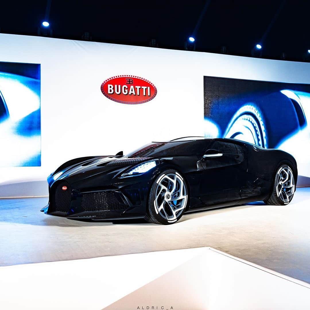 CARLiFESTYLEさんのインスタグラム写真 - (CARLiFESTYLEInstagram)「The Bugatti La Voiture Noire. Photo by @aldric_a #carlifestyle」5月11日 13時06分 - carlifestyle