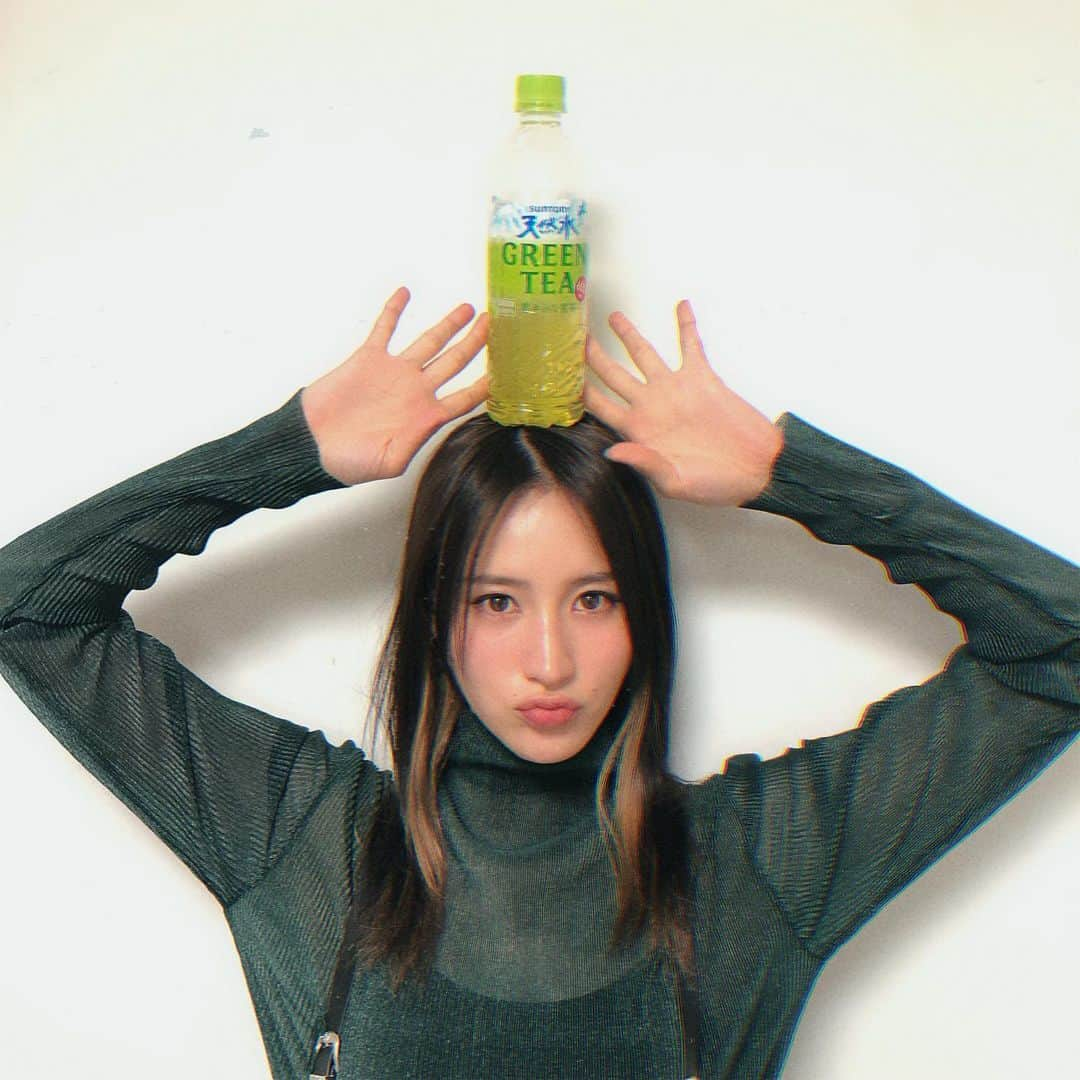 寒川綾奈さんのインスタグラム写真 - (寒川綾奈Instagram)「#suntory の #GREENTEA 飲んで今日も頑張ります♡  #大阪２日目 #吼える」5月11日 13時14分 - sogawaayana