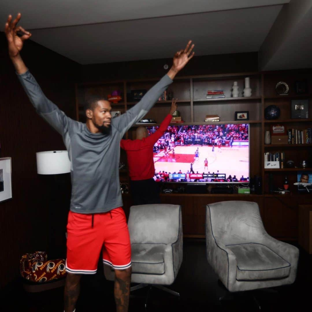 ケビン・デュラントさんのインスタグラム写真 - (ケビン・デュラントInstagram)「Way to close out #dubnation 📸: @jedjacobsohn」5月11日 13時14分 - easymoneysniper