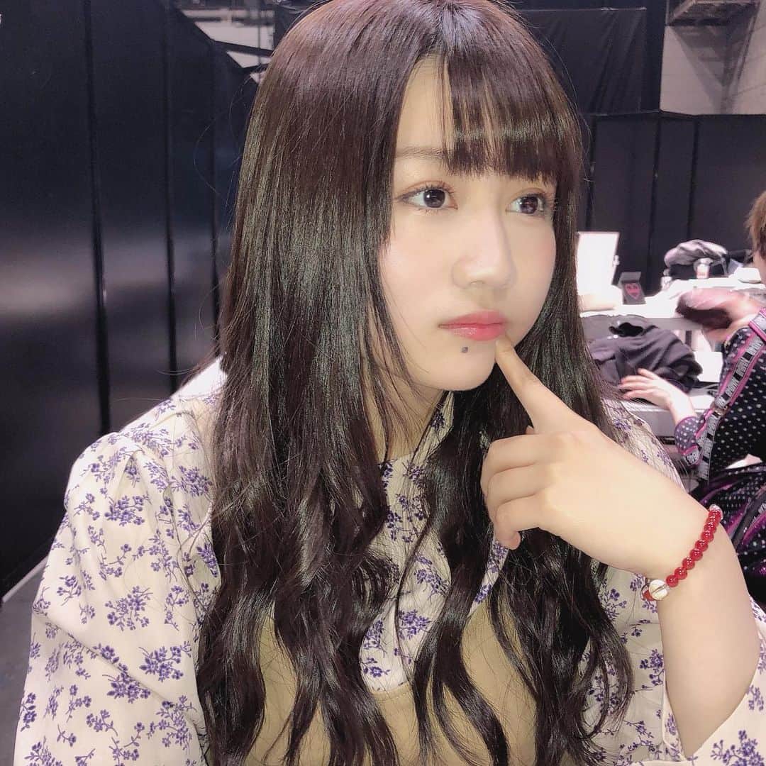 久代梨奈さんのインスタグラム写真 - (久代梨奈Instagram)「最近髪色がやんちゃになってきたのでほぼ黒にしました👩🏻 自分的には落ち着くな〜しっくり🙂 #ヘアカラー #何色？ #まつ毛 #ばさー」5月11日 13時24分 - rina.kushiro_official