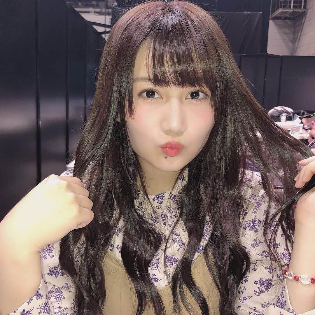 久代梨奈さんのインスタグラム写真 - (久代梨奈Instagram)「最近髪色がやんちゃになってきたのでほぼ黒にしました👩🏻 自分的には落ち着くな〜しっくり🙂 #ヘアカラー #何色？ #まつ毛 #ばさー」5月11日 13時24分 - rina.kushiro_official
