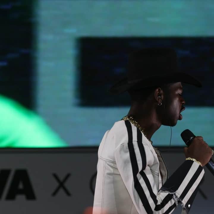 STYLE4GUYSのインスタグラム：「FashionNova X Cardi B had Blueface & Lil Nas X turn up the crowd with their performance at the #FNxCardiParty 🔥🔥 Head to @FashionNova & Snag that #FNxCARDI Collection before It’s ALL」